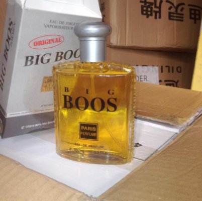 Mii de parfumuri, susceptibile a fi contrafăcute, confiscate de vameşi